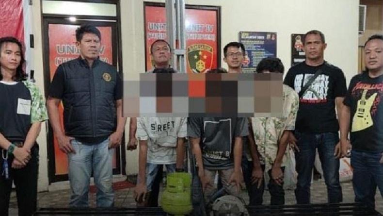 title Curi Mesin Sawmill dan Senapan Angin, 3 Pria di Manado Ini Ditangkap Polisi Curi Mesin Sawmill dan Senapan Angin, 3 Pria di Manado Ini Ditangkap Polisi