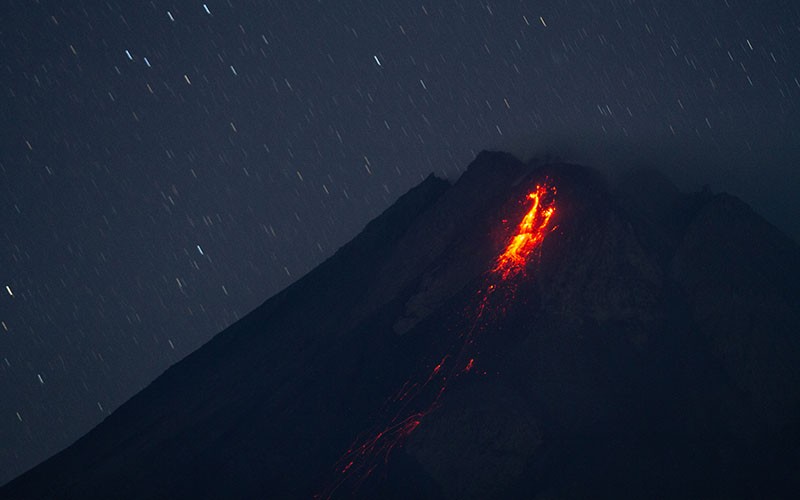 Gunung Merapi Luncurkan Lava Pijar Sejauh 1.800 Meter - Bagian 2