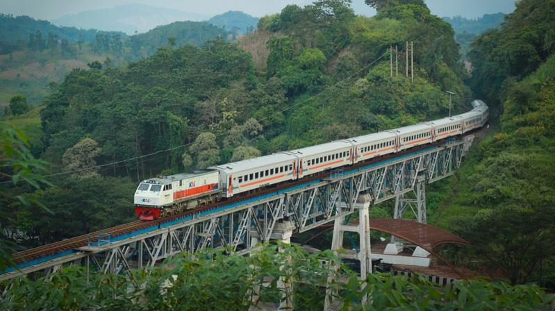 KAI Bagikan Tiket Eksekutif Gratis ke Penumpang KA Kaligung, Kamandaka dan Joglosemarkerto 