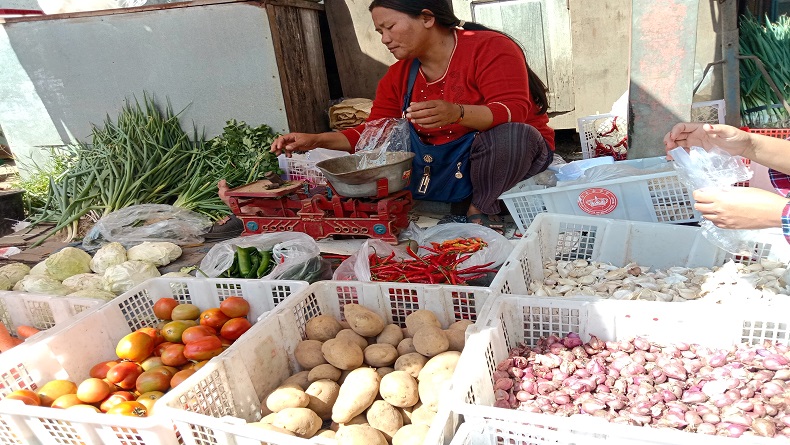 Harga Kebutuhan Pokok Naik, Ibu Rumah Tangga di Semarang Menjerit
