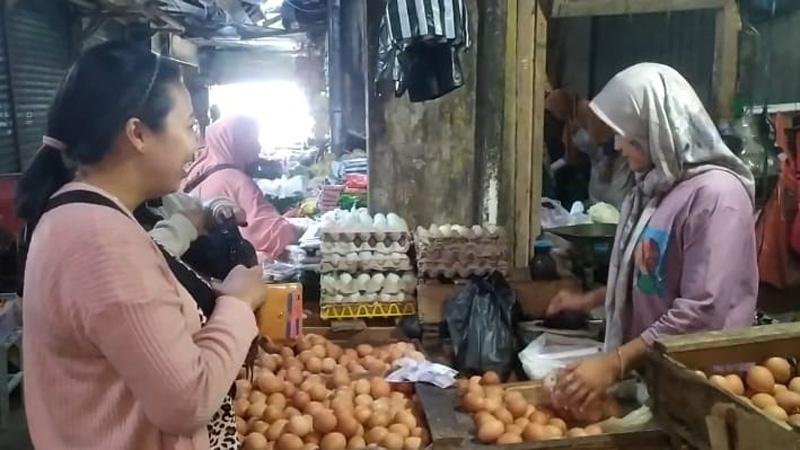  Harga Telur di Banjarnegara Terus Merangkak Naik, Omzet Pedagang Turun 50 Persen