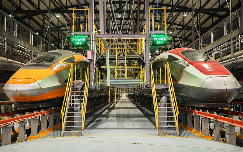 Foto Rangkaian Kereta Cepat Parkir di Depo Tegalluar - Bagian 2