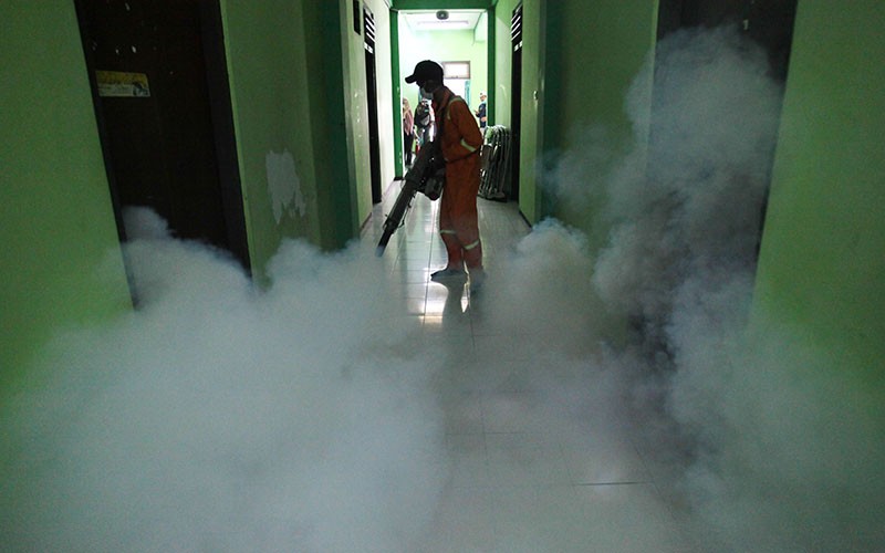 Cegah Wabah Penyakit, Asrama Haji Embarkasi Surabaya Difogging - Bagian 1