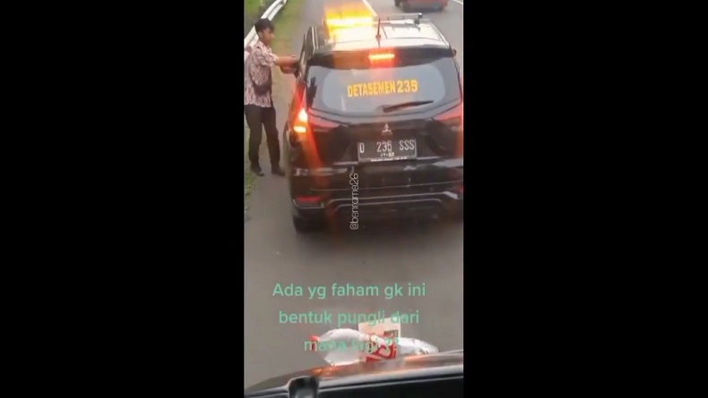 Viral Petugas Pungli Pengemudi Bus di Km 104 Jalan Tol Purbaleunyi