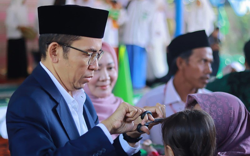 Disambut Antusias, TGB Zainul Majdi Hadiri Upacara Tradisi Ngurisan Lombok Utara - Bagian 2