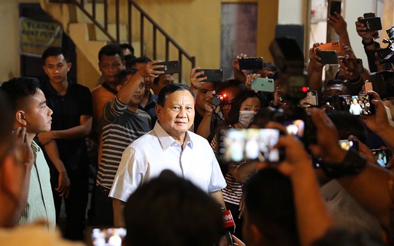 Gibran Temani Prabowo Bertemu Relawan Jokowi di Solo - Bagian 2