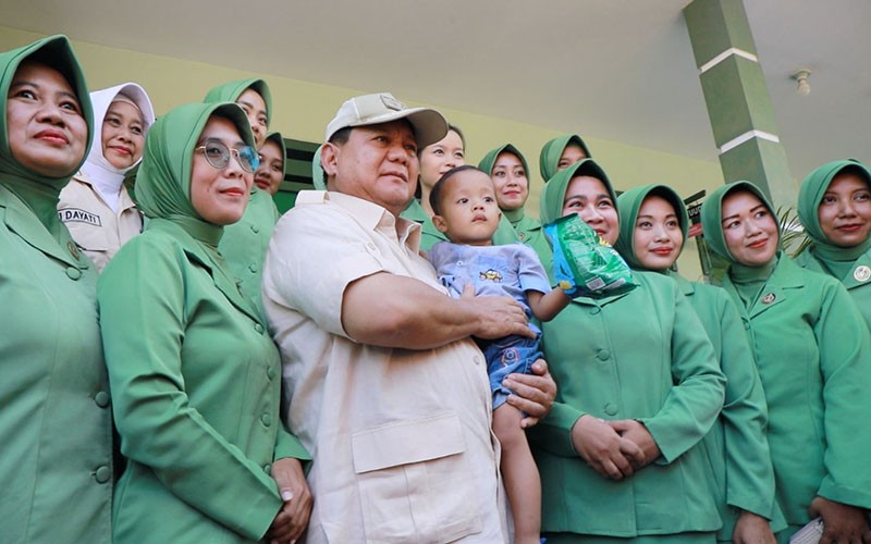 Prabowo Tiba di Pacitan, Disambut Emak-Emak dengan Teriakan 