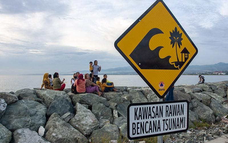 Pantai Teluk Palu Dipasang Tanda Bahaya Tsunami - Bagian 2