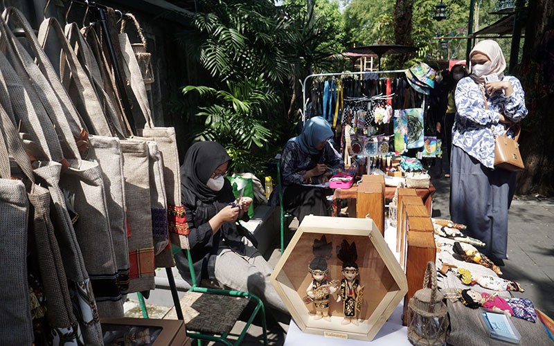 Pameran Produk Ekonomi Kreatif Solo Art Market - Bagian 3