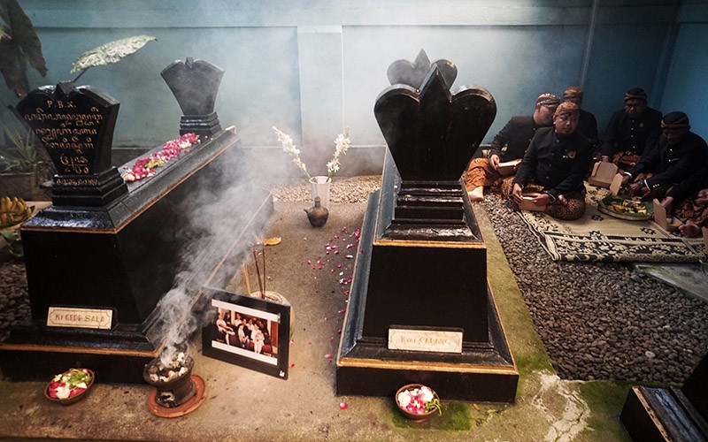 Abdi Dalem Keraton Kasunanan Surakarta Doa Bersama di Makam Ki Gede Sala - Bagian 2