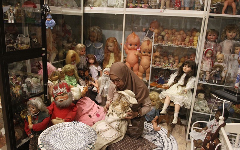 Kafe Ini Pajang 1.500 Boneka Koleksi untuk Dimainkan Pengunjung - Bagian 1