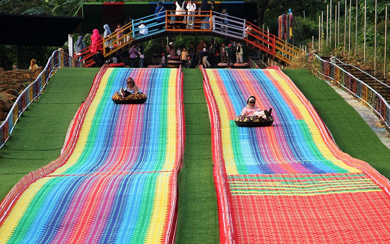Serunya Naik Wahana Seluncur Pelangi di Kabupaten Maros - Bagian 1