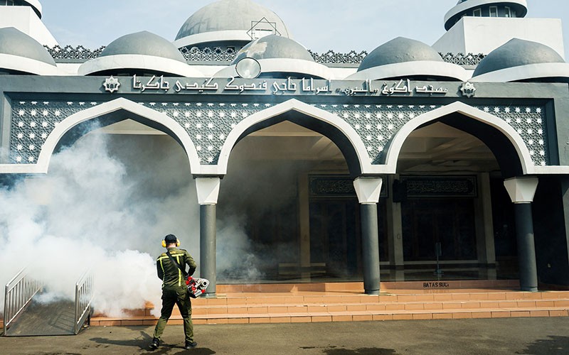 Asrama Haji Pondok Gede Difogging Jelang Kedatangan Calon Jemaah pada 23 Mei - Bagian 1