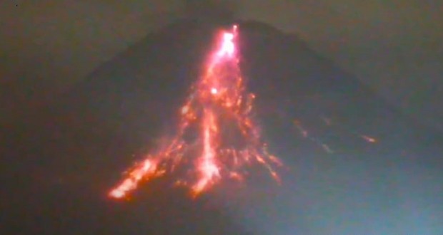 Selama 6 Jam Terakhir Terjadi Belasan Kali Guguran Lava Pijar di Gunung Merapi