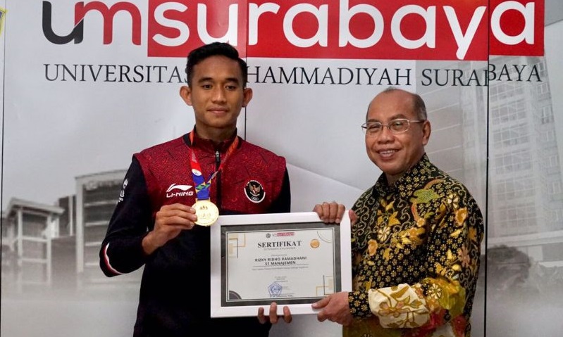 Juara di SEA Games, Kapten Timnas U-22 Rizky Ridho Dapat Bonus dari UM Surabaya 
