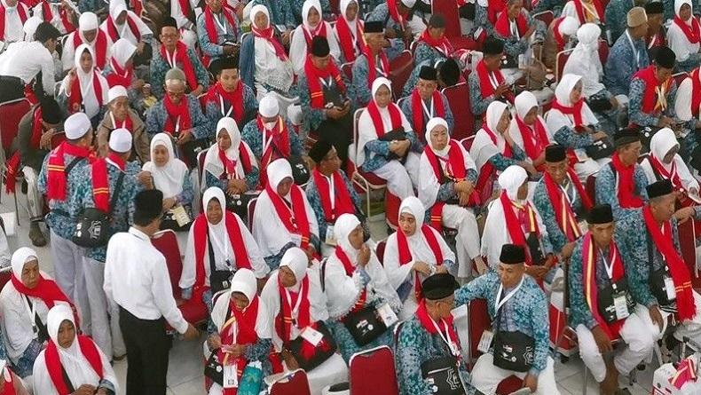 Rombongan Calon Haji Kloter Pertama Embarkasi Solo Masuk Asrama Haji Donohudan