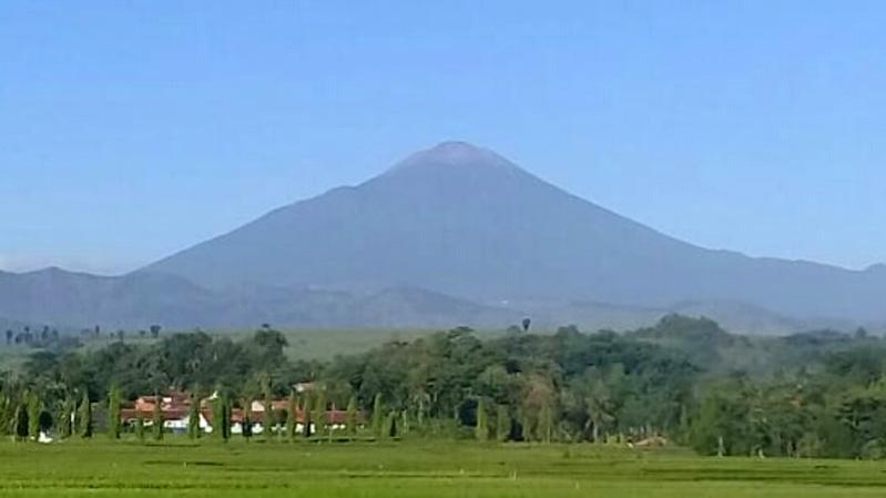 Gunung Slamet Kembali Berstatus Aktif Normal setelah Sempat Siaga