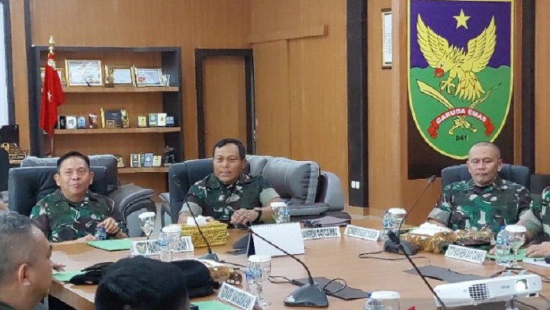 Pangkogabwilhan I Pantau Kesiapan Pengiriman Prajurit ke Pulau Enggano Bengkulu