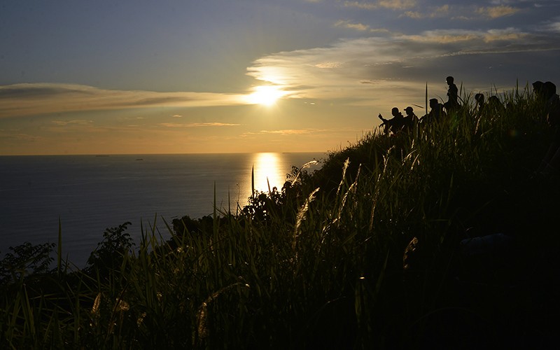 Menikmati Indahnya Sunset dari Puncak Bukit Gado-Gado di Padang - Bagian 2