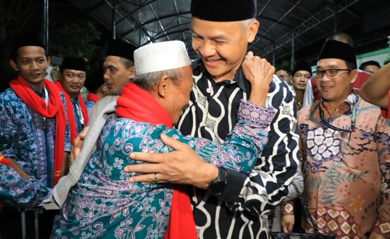 title Kisah Untung Suratno, Penjual Tempe Asal Grobogan Berangkat Haji berkat Menabung Tiap Hari Kisah Untung Suratno, Penjual Tempe Asal Grobogan Berangkat Haji berkat Menabung Tiap Hari