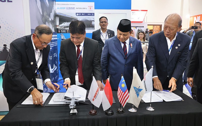 Prabowo Saksikan Penandatanganan Kerja Sama PTDI dan Malaysia - Bagian 2