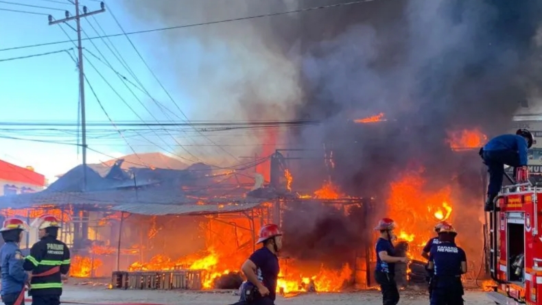 Kebakaran di Padang, 5 Bangunan Petak Ludes Dilalap Api