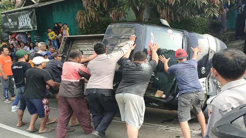 Kecelakaan di Cianjur Hari Ini, Pikap Terguling usai Tabrakan dengan Motor 2 Orang Luka