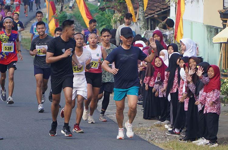 1.700 Pelari Ramaikan Lomba Lari 5K Hari Jadi Gunungkidul ke-192, Ada Bupati Sunaryanta