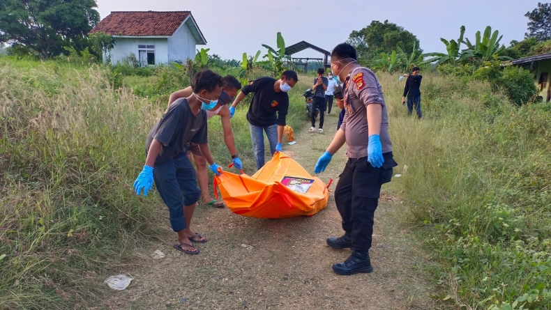 Lampung Utara Geger, Mayat Tanpa Identitas Ditemukan Membusuk di Rumah Kosong