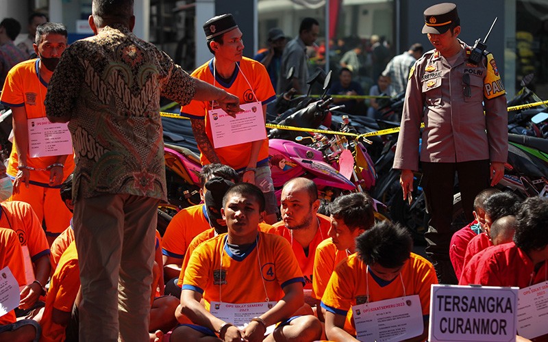 Polrestabes Surabaya Tangkap 99 Tersangka Kasus Kejahatan dalam 12 Hari - Bagian 1