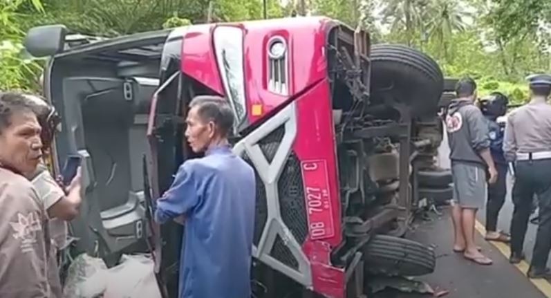 Kronologi Bus Jemaat Gereja Terguling di Minahasa Tewaskan 3 Orang, Sopir Kaget Hindari Avanza