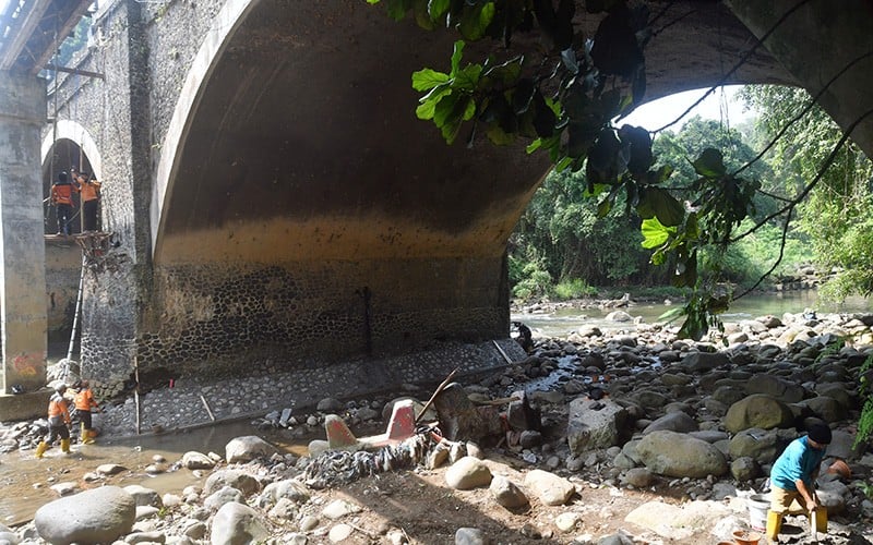 Perbaikan Jembatan Sempur Peninggalan Belanda karena Dinding Keropos - Bagian 2