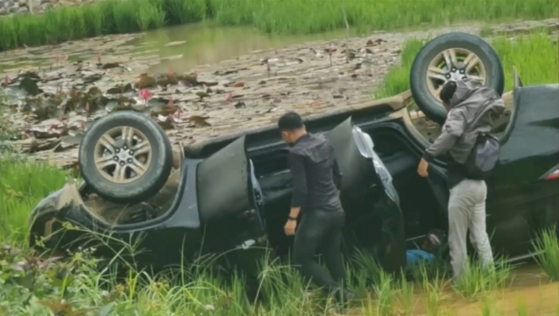 Kecelakaan di Jalan Mamasa-Mamuju, Mobil Dinas Kadis Perhubungan Sulbar Terguling ke Sawah