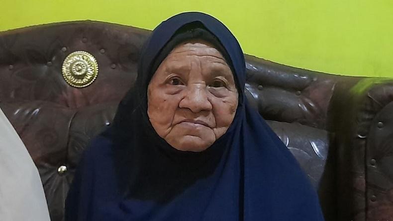 title Cerita Oma Jima Calhaj Usia 100 Tahun, Sempat Putus Asa Kini Penuh Syukur Bisa Naik Haji Cerita Oma Jima Calhaj Usia 100 Tahun, Sempat Putus Asa Kini Penuh Syukur Bisa Naik Haji