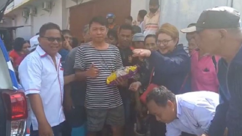 Senangnya Sopir Angkot di Minsel Dapat Sembako dari Partai Perindo