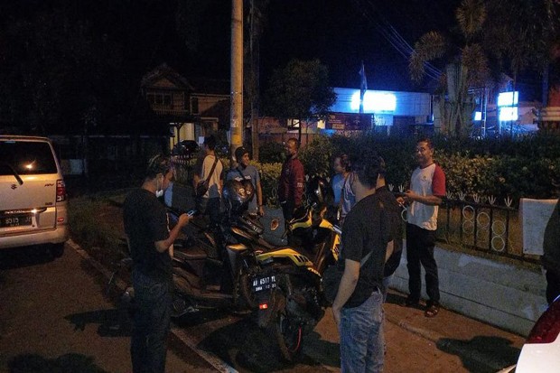  Cegah Kejahatan Jalanan, Polres Kulonprogo Patroli Malam ke Tongkrongan Anak Muda