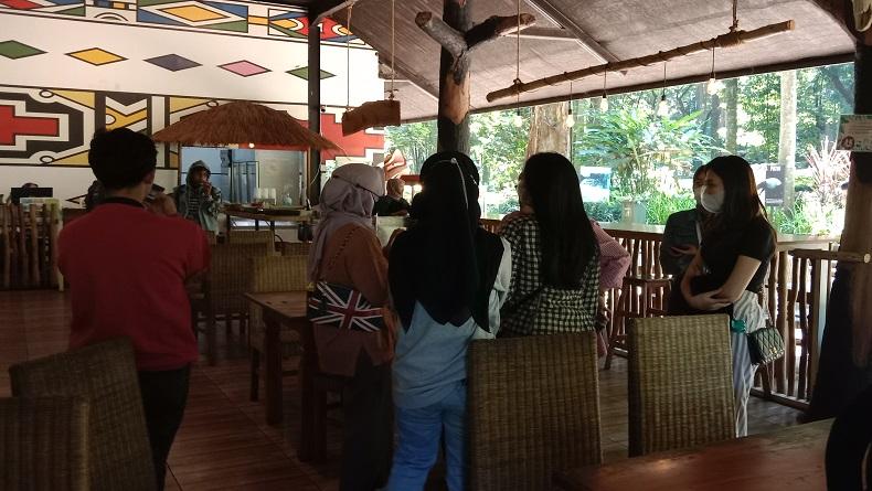 Cerita Korban Rekrutmen Bodong, Rela Resign demi Kerja di Kebun Binatang Bandung