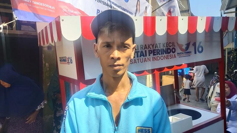 Dapat Bantuan Gerobak, Penjual Lontong Mi: Semoga Partai Perindo Selalu Jaya