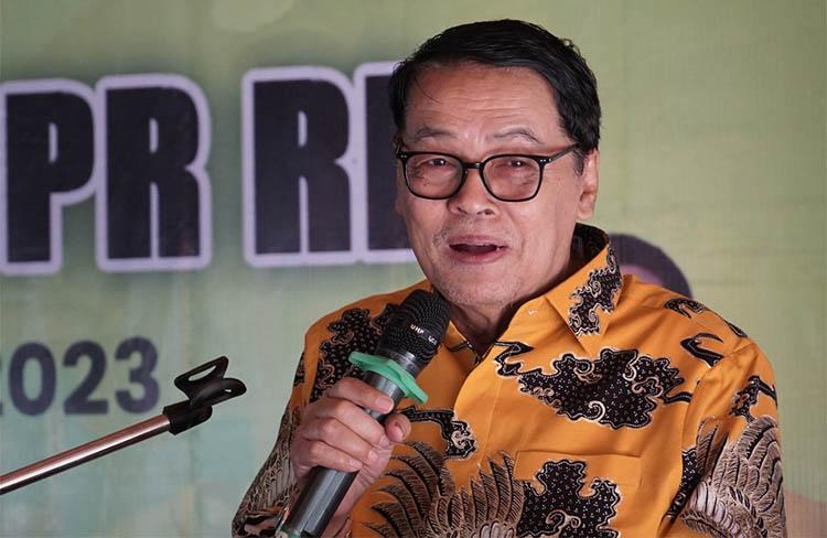 title Ketua Golkar DIY Sebut KIB Bisa Munculkan Poros Baru, Usung Airlangga-Zulkifli Capres 2024 Ketua Golkar DIY Sebut KIB Bisa Munculkan Poros Baru, Usung Airlangga-Zulkifli Capres 2024