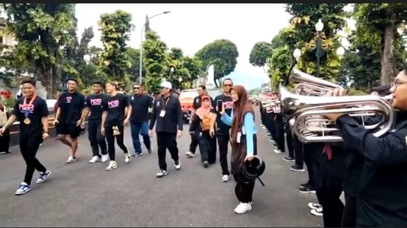  Pulang Kampung, Rio Fahmi Diarak Keliling Kota Diiringi Konvoi Ratusan Siswa Madrasah