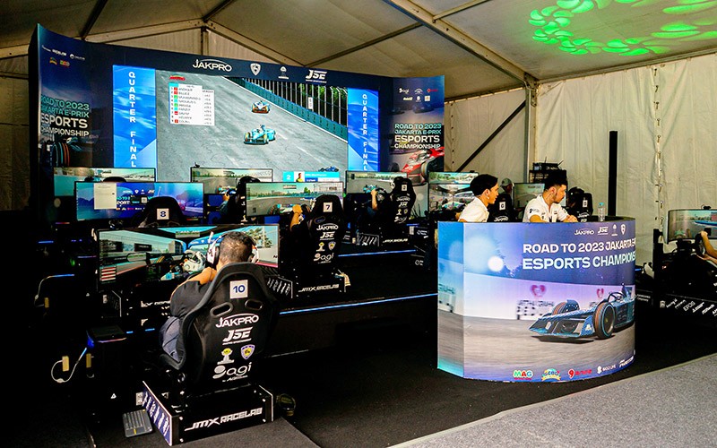 Antusiasme BalapSimulator Formula E di Road to Jakarta E-Prix 2023 - Bagian 2