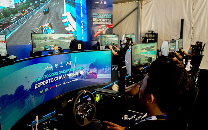 Antusiasme BalapSimulator Formula E di Road to Jakarta E-Prix 2023 - Bagian 1