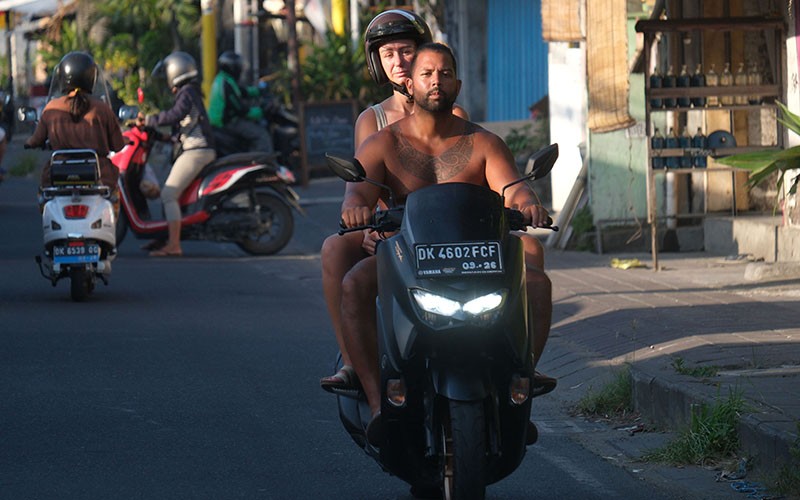 129 Wisatawan Dideportasi dari Bali karena Melanggar Aturan - Bagian 2