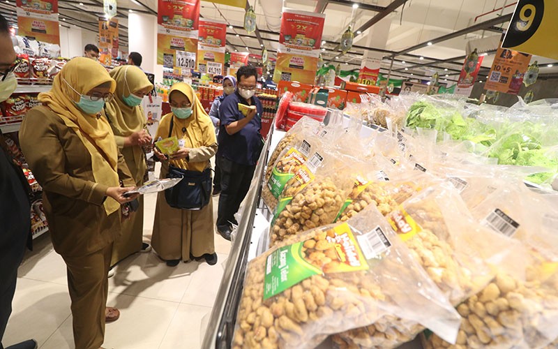 Sidak Makanan Kedaluwarsa di Pusat Perbelanjaan Kota Kediri - Bagian 1