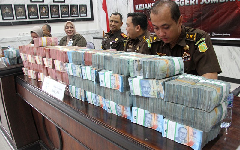 Penampakan Tumpukan Uang Miliaran Rupiah Hasil Korupsi