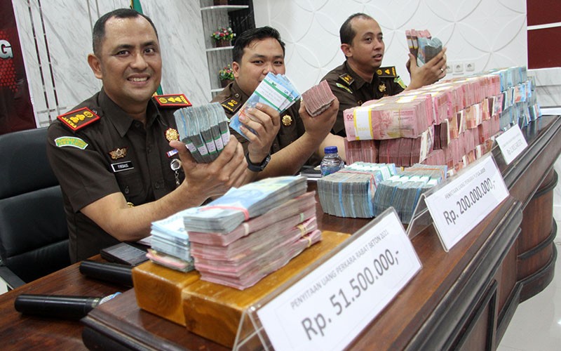 Penampakan Tumpukan Uang Miliaran Rupiah Hasil Korupsi  - Bagian 2
