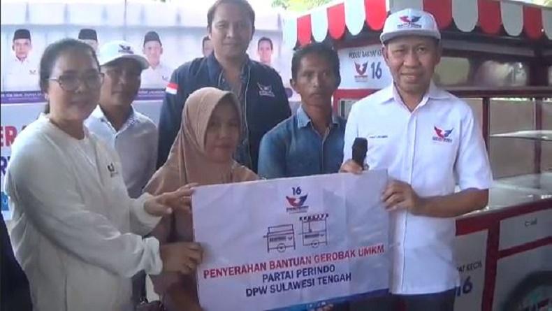 Yusuf Lakaseng Turun Langsung Bagikan Gerobak Gratis Partai Perindo di Parigi Moutong