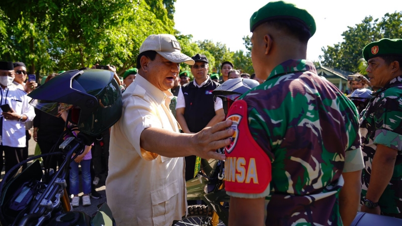 Menhan Prabowo Serahkan 40 Sepeda Motor untuk Menunjang Tugas Babinsa Kodim 1607 Sumbawa