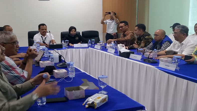 title Akses dari Asrama Haji Indramayu ke BIJB Disorot Anggota Dewan, Jalannya Kecil Akses dari Asrama Haji Indramayu ke BIJB Disorot Anggota Dewan, Jalannya Kecil