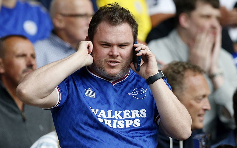 Ekspresi Sedih Suporter, Leicester City Turun Kasta ke Divisi Championship - Bagian 3